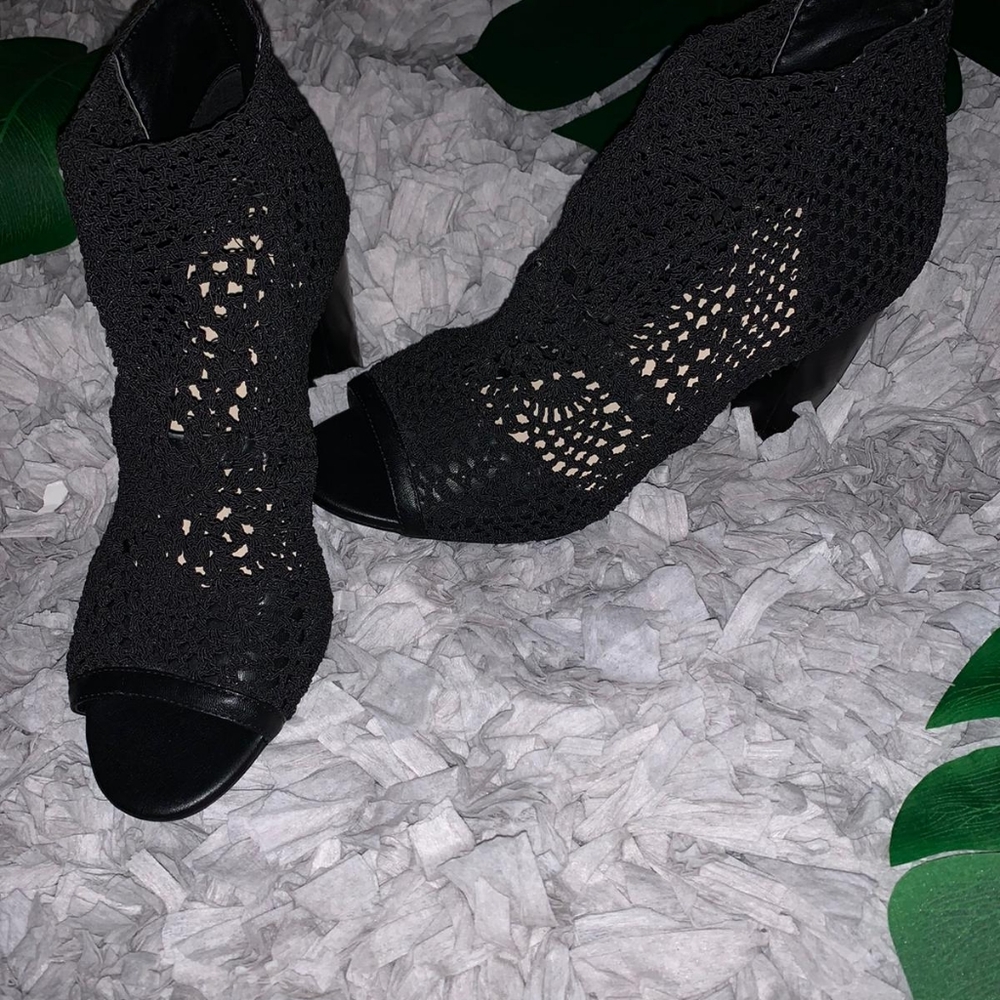 Shoes - Picture 2 of 2